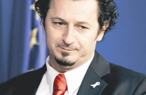 Prometni minister Patrick Vlačič se je v Rimu sešel z italijanskim ministrom za promet in infrastrukturo Alterom Matteolijem.