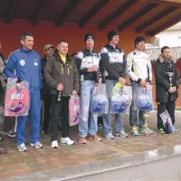 Najboljši moški na 30 kilometrov, v sredini sta Peter Harnold in Benjamin Skok (četrti in peti z desne), drugi z leve je Matjaž Vrhunc