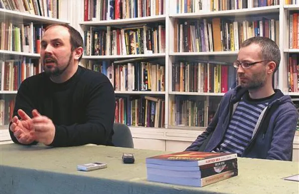 Roman Kuhar, avtor Intimnega državljanstva, in prevajalec Andrej Zavrl 