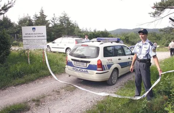 Poligon so poleti 2007 nekaj dni oblegali policisti in novinarji