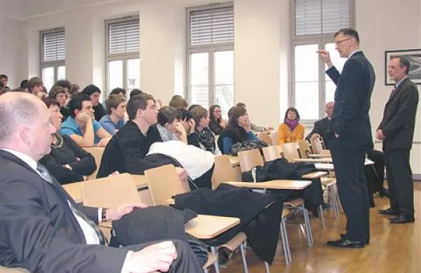  Minister za šolstvo Igor Lukšič v pogovoru z dijaki