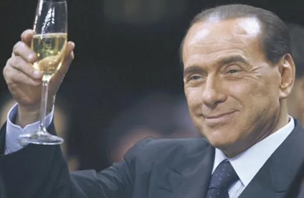 Državni podsrekretar v italijanski vladi Carlo Giovanardi je premierju SIlviju Berlusconiju svetoval, naj se raje posveti zbiranju znamk, saj je ta oblika zbirateljstva manj nevarna od drugih.
