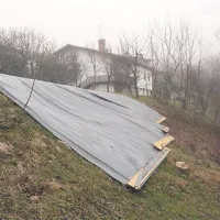 Če bi brežino v Kromberku odneslo v bližnji potok, bi odneslo tudi kanalizacijo pod njo.