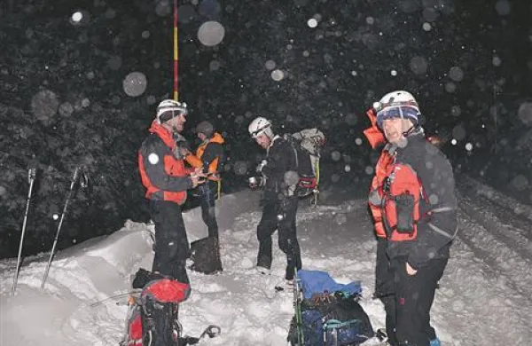 Alpinista so bovški gorski reševalci nekaj minut po drugi uri le spravili na varno 