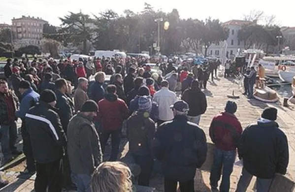 Nezadovoljni hrvaški ribiči so v soboto protestirali