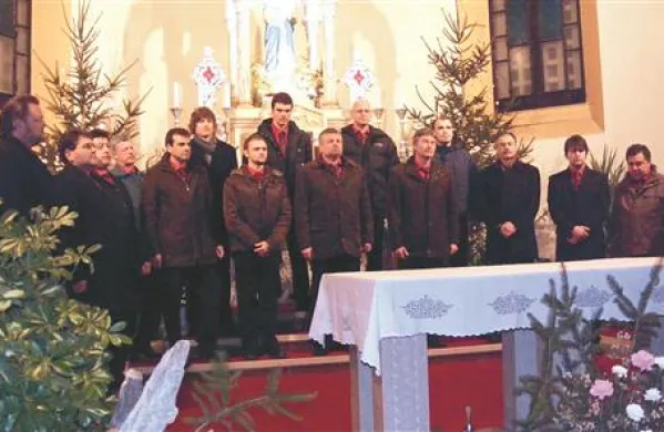 Domači in gostujoči pevci so navdu&scaron;ili