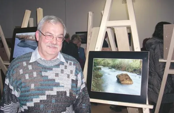 Jože Pavzin  je po lipicancih pred objektiv postavil potok Sušica.