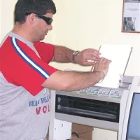 Slepi so preveč na robu