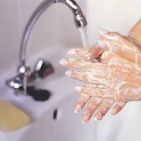 Umivanje rok je temelj preprečevanja prenosa virusov.