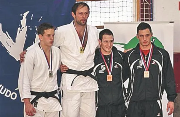 Igor Spasojevič (drugi z leve) je ponovil svoj uspeh izpred treh let.