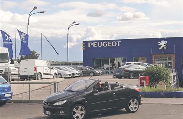 V avto salonu  so dobili nazaj vseh šest peugeotov in jih prodali pod ceno kot “srečne” avtomobile.