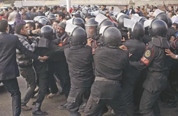 Protivladni protesti v Kairu
