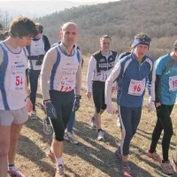 Nekaj trenutkov pred startom članov in mlajših veteranov, ki so tekli štiri kroge po 2000 metrov