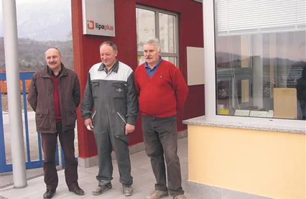 Bojan Kramar  (z leve) iz ZSSS ter predstavnika stavkovnega odbora Franc Žvokelj in Jože Stopar