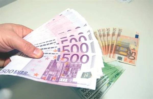 39-letnemu Koprčanu je vlomilec ukradel tisoč evrov gotovine.