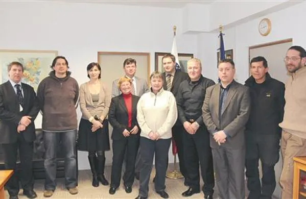 Ministra za kmetijstvo Dejana Židana so rejci drobnice, predstavniki občine, lovci in gozdarji  seznanili s problemi in škodami, ki jih povzročajo vse številčnejši volkovi 