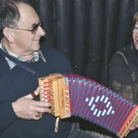 Ob zvoku harmonike se je pelo do poznih večernih ur.