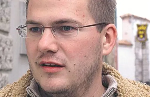 Študent Mile Zukić, ki se je podpisal pod izjavo Civilne iniciative Alternativa obstaja, meni, da Sebastjan Kokl ŠOUP enači s svojo dnevno sobo. 