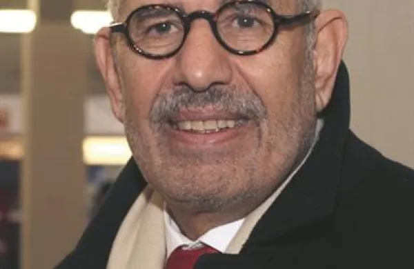  Nobelov nagrajenec za mir Mohamed El Baradej je pripravljen voditi tranzicijo v Egiptu, če bodo ljudje tako želeli.  