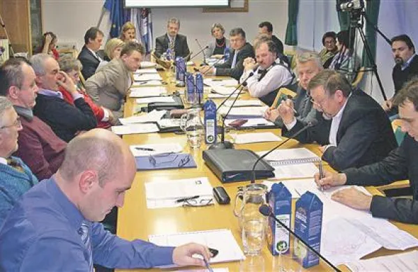 Pivški svetniki so prepričani, da vadišča omejujejo razvoj občine. Zato so predstavnikom obrambnega ministrstva in njihovemu DPN-ju dali negativno oceno.