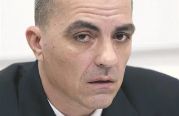 V začetku lanskega novembra je bila zoper Deana Juriča podana anonimna ovadba, v kateri so zapisali, da se vodja koprskih kriminalistov ukvarja s prepovedanimi posli z mamili in orožjem.