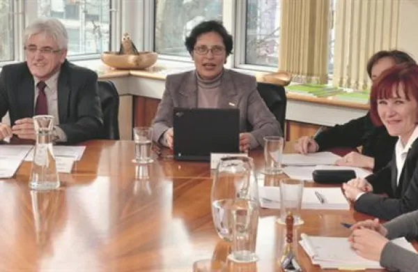 Varuhinja človekovih pravic Zdenka Čebašek Travnik je ocenila, da okoljski minister Roko Žarnić dobro sodeluje z nevladnimi organizacijami. 