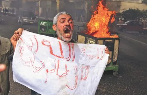 Napeto je v Kairu, kjer protesti potekajo na najmanj šestih lokacijah.