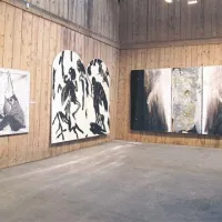 Večina razstavljenih del je iz Stalne zbirke slovenske sodobne umetnosti od leta 1976, ki jo hranijo Obalne galerije