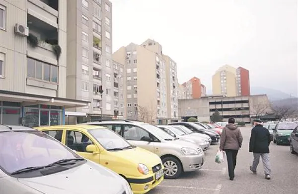 V šest stolpnic v Ulici Gradnikove brigade prihaja premalo toplote