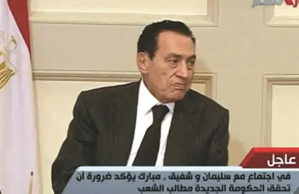  Egiptovski predsednik Hosni Mubarak (na fotografiji) je novega predsednika vlade Ahmeda Šarfika  pozval, naj začne pogovore z opozicijo.