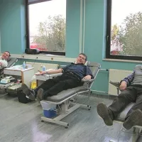 Juretovi bratje iz Podbež (z leve: Alojz, Boris in Frane) so doslej darovali že 261-krat po štiri decilitre, kar pomeni najmanj 104,4 litra krvi.