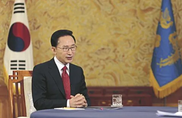 Južnokorejski predsednik  Lee Myung-bak je Severno Korejo pozval, naj vojaške pogovore izkoristi za izboljšanje odnosov med državama. 