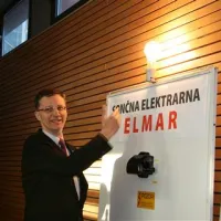 Minister Igor Lukšič je simbolično zagnal elektrarno.