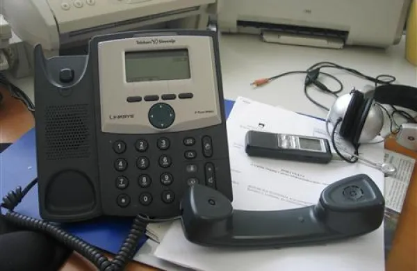 Od telefona do optičnega omrežja, ki ga bodo morali “odkleniti”