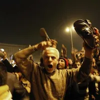 Protestniki še vedno zahtevajo, da predsednik Mubarak odstopi.