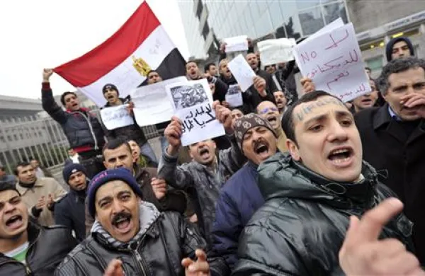 Vojska je danes protestnike pozivala, naj zaključijo z demonstracijami.