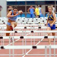 Radmila Vukmirović ( levo) je  z izidom 13,16 druga najhitrejša Slovenka v teku na sto metrov z ovirami vseh časov - za srebrno olimpijko iz Atlante  Brigito Bukovec 