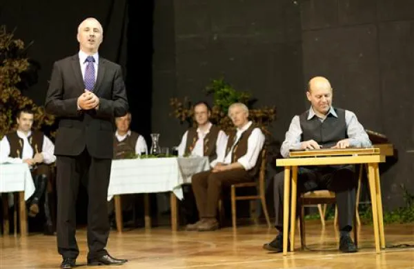 Baritonist Marko Kobal in citrar Tomaž Plahutnik sta pogosto gosta kulturnih prireditev na Primorskem