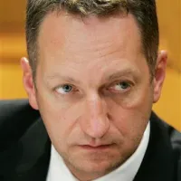 Koprski župan Boris Popovič meni, da gre pri pobudi za ustanovitev ankaranske občine za strateški nacionalni interes prve vrste. 