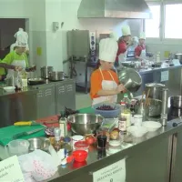 Mladi kuharji so imeli priložnost kuhati v veliki kuhinji