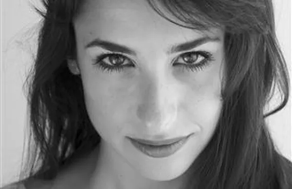 Lara Komar