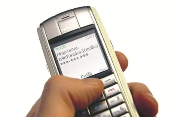 Na Simobilu uporabnikom svetujejo, da v nastavitvah telefona začasno izberejo možnost uporabe omrežja druge generacije (2G - GSM).
