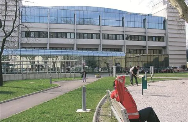 Javnost doslej ni vedela, da skriva skladišče Onkološkega inštituta veliko domala nove, a neuporabljene opreme, nakup katere  so “požegnali” nekdanji ministri za zdravje. 