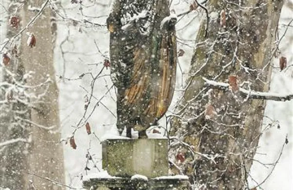 Daritev pozabljenim bogovom