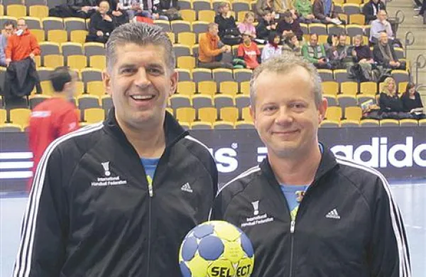 Nenad Krstić (levo) in Peter Ljubič pred začetkom dvoboja Španija : Tunizija