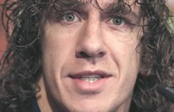 Kapetan Uefine enajsterice leta 2010 je  španski reprezentant Carles Puyol.  