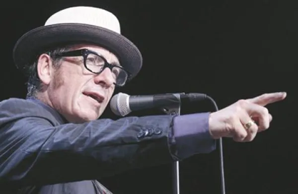 Od sredine 80. let je Elvis Costello objavil že več kot deset albumov.