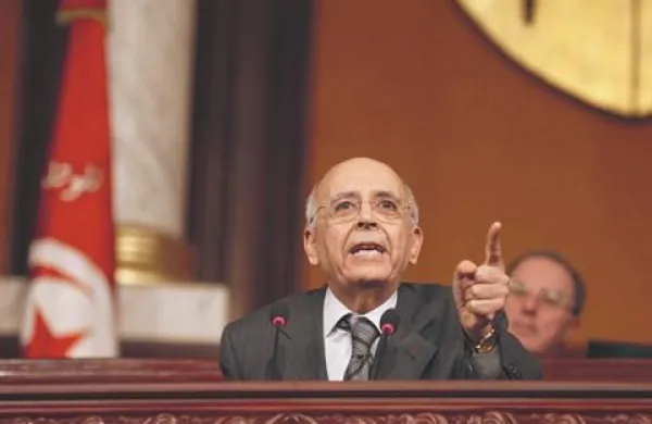 Tunizijski premier Mohamed Ghannouchi (na fotografiji) je dejal, da država trenutno ne more izpolniti vseh zahtev, saj nima čarobne paličice. 