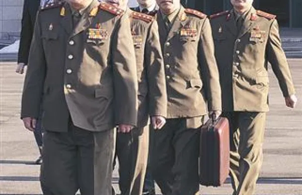 Severnokorejska delegacija je  danes zapustila dvorano, kjer so  med Korejama potekali pogovori na vojaški ravni.  