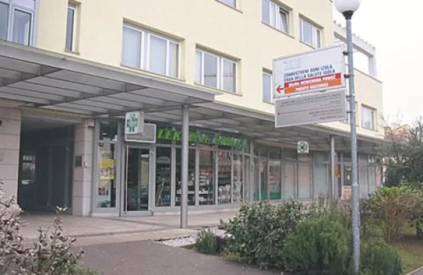 Topla voda v izolskem zdravstvenem domu ni pitna.